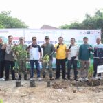 Hari Lingkungan Hidup 2026, DLH Bekasi dan Pelaku Usaha Hijaukan Bantaran Sukatani
