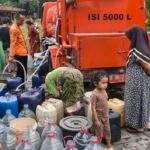 BPBD Kabupaten Bekasi Salurkan 65.000 Liter Air Bersih untuk 909 KK Terdampak Kekeringan