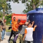BPBD dan BBWS Salurkan 15.000 Liter Air Bersih untuk Warga Terdampak Kekeringan di Pebayuran