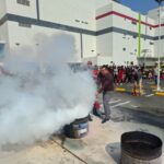 Disdamkar dan Penyelematan Kabupaten Bekasi Bekali Ratusan Tenant Aeon Mall Deltamas dengan Pelatihan APAR dan Evakuasi